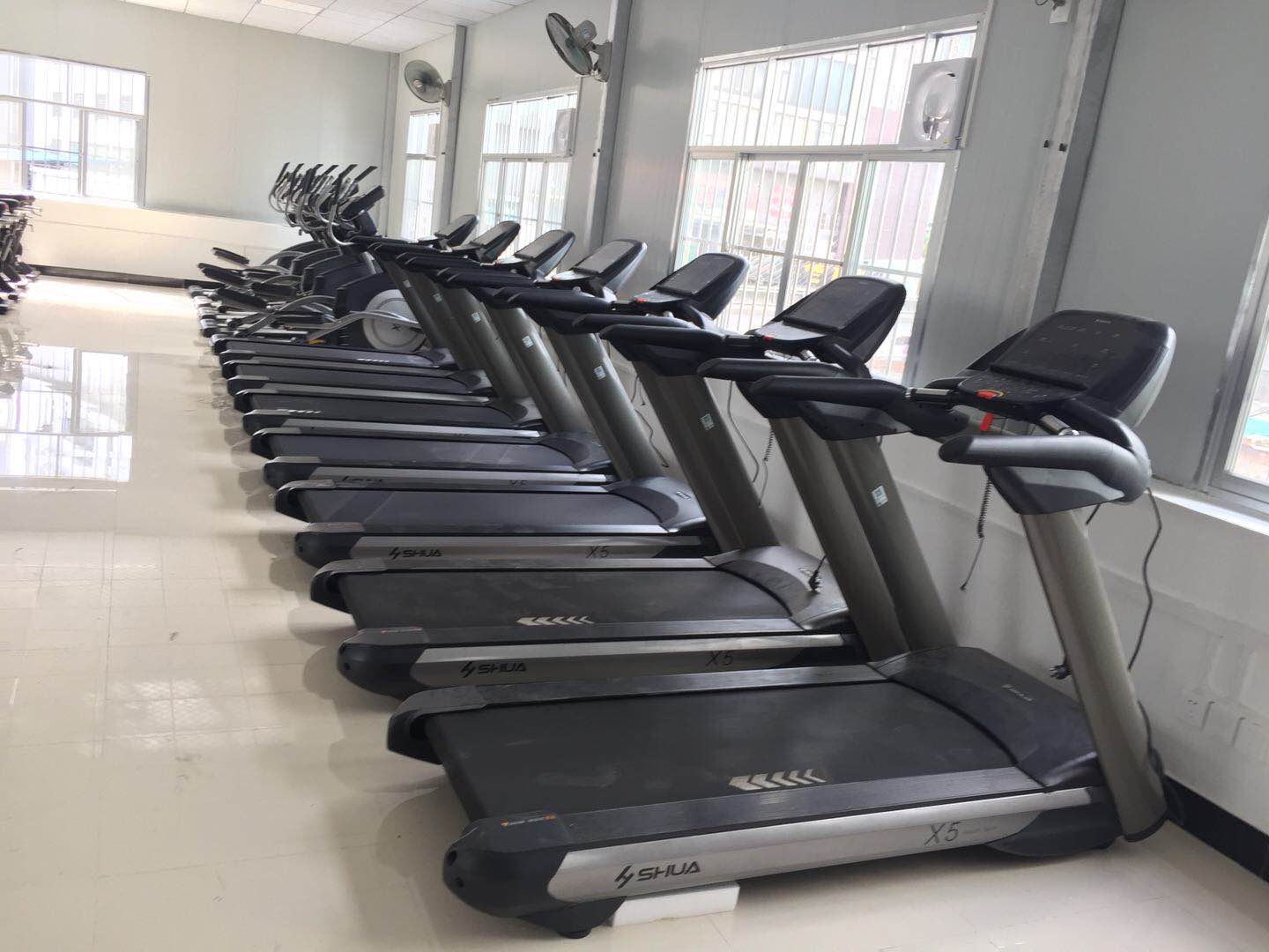 健身器材-广西第一人民医院职工健身房