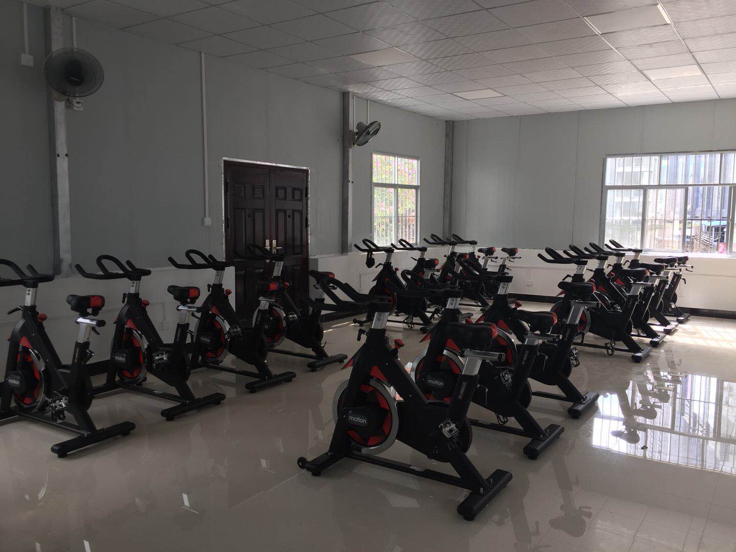 健身器材-广西第一人民医院职工健身房