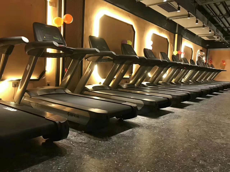 健身房器材